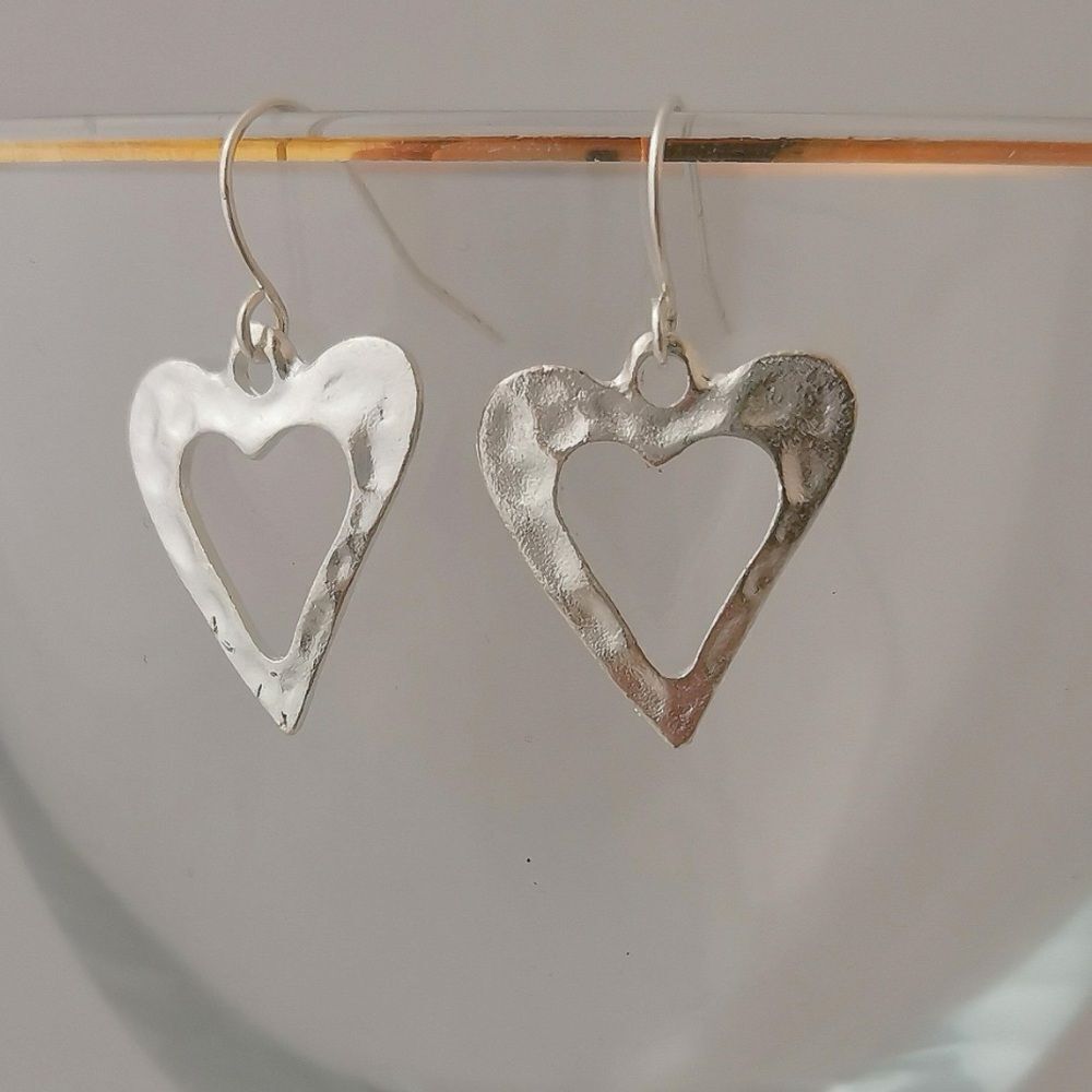 silver heart earrings H185